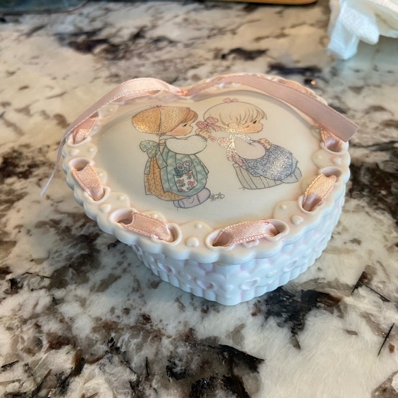 Precious moment sister dish with heart lid - Picture 2 of 10